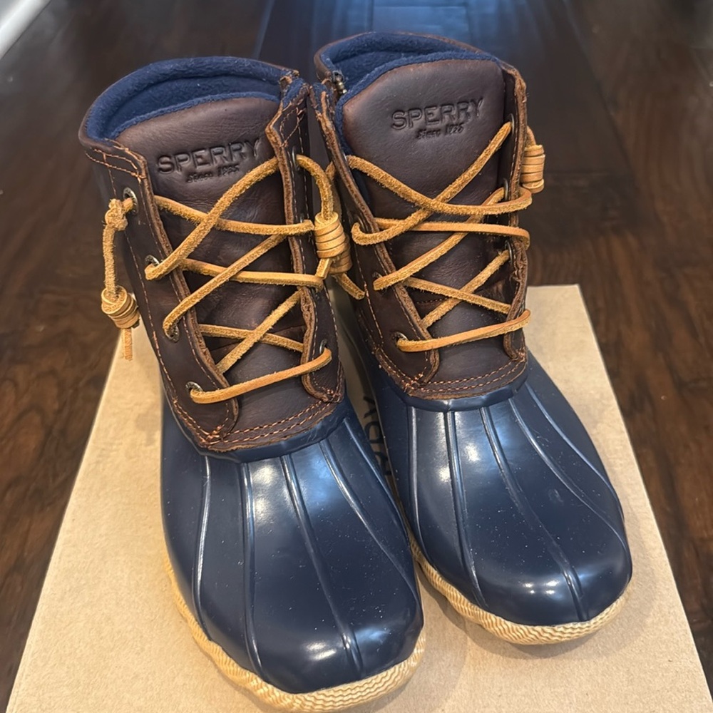 Sperry Saltwater Boots Size 5M